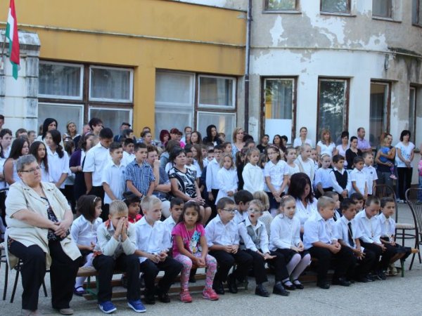 Évnyitó