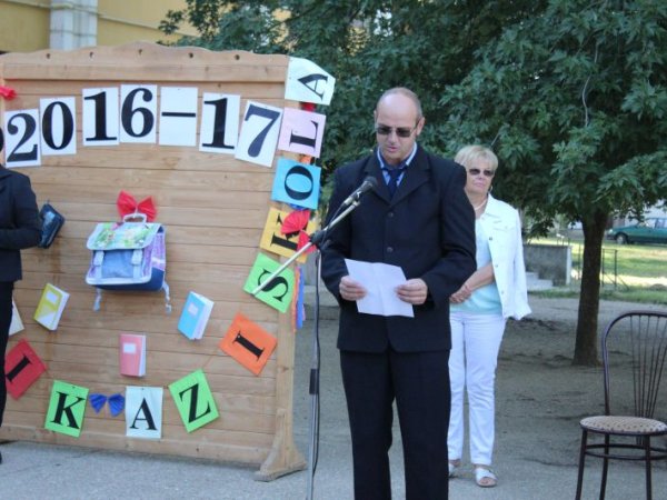 Évnyitó