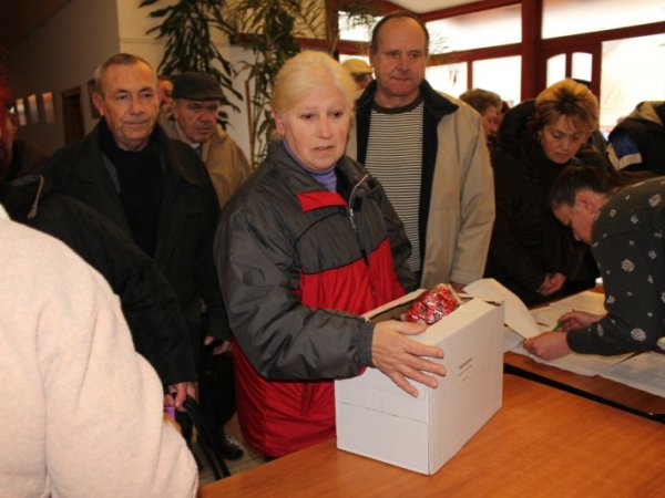 Idősek csomagosztás