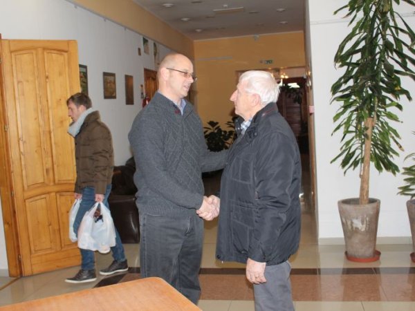 Idősek csomagosztás