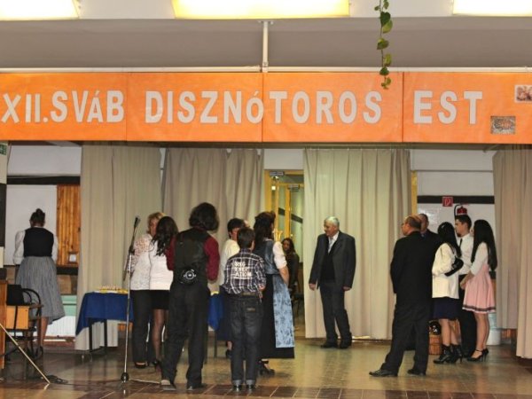 2016 &raquo; XII. Sváb disznótoros est