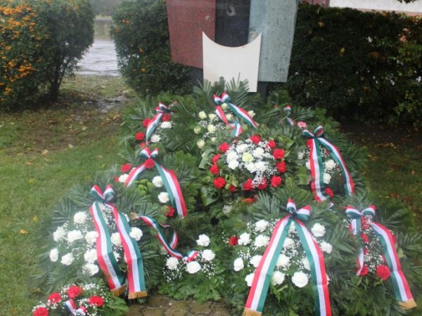 Tisztelet az '56-os hősök előtt