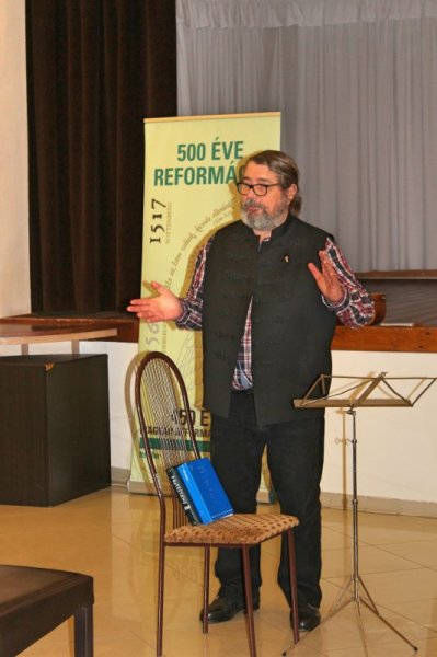 Dinnyés József daltulajdonos