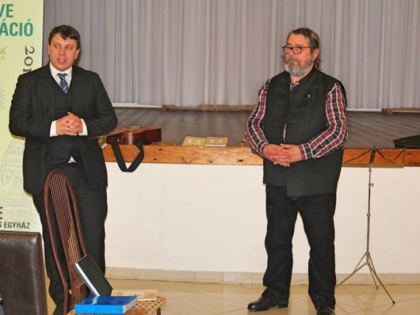 Dinnyés József daltulajdonos